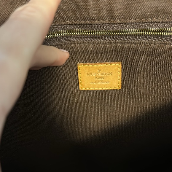 Louis Vuitton Menilmontant MM - Picture 6 of 13